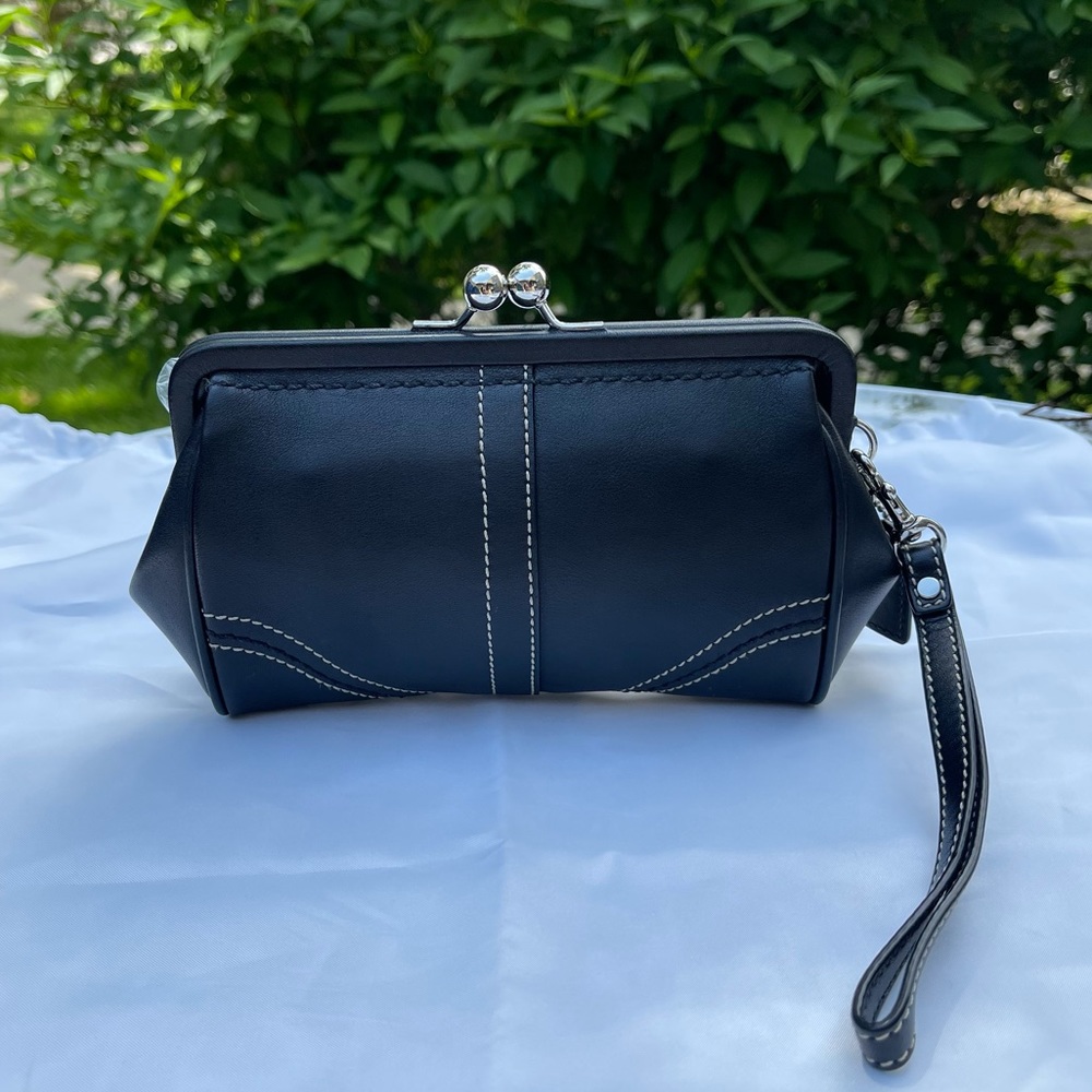 COACH RARE - Kiss Lock Black Leather Wristlet